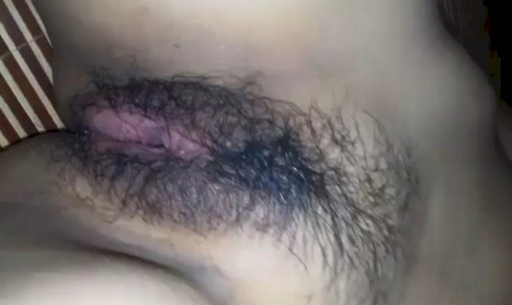 Cả nhà đi vắng em hàng xóm gạ qua chơi và cái kết